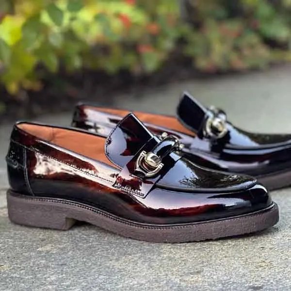 A13002 Brown | patent leather loafer