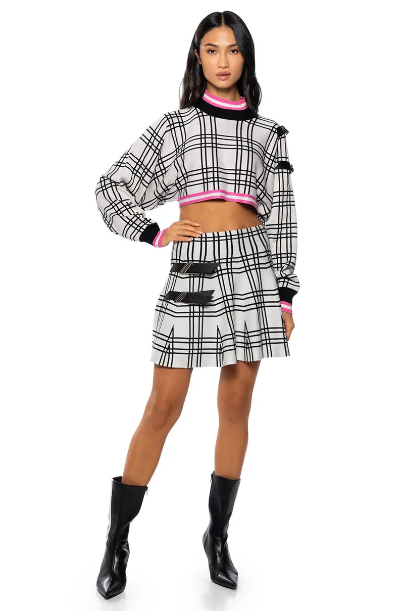 ALL EYES ON ME BUCKLE DETAIL KNIT MINI SKIRT
