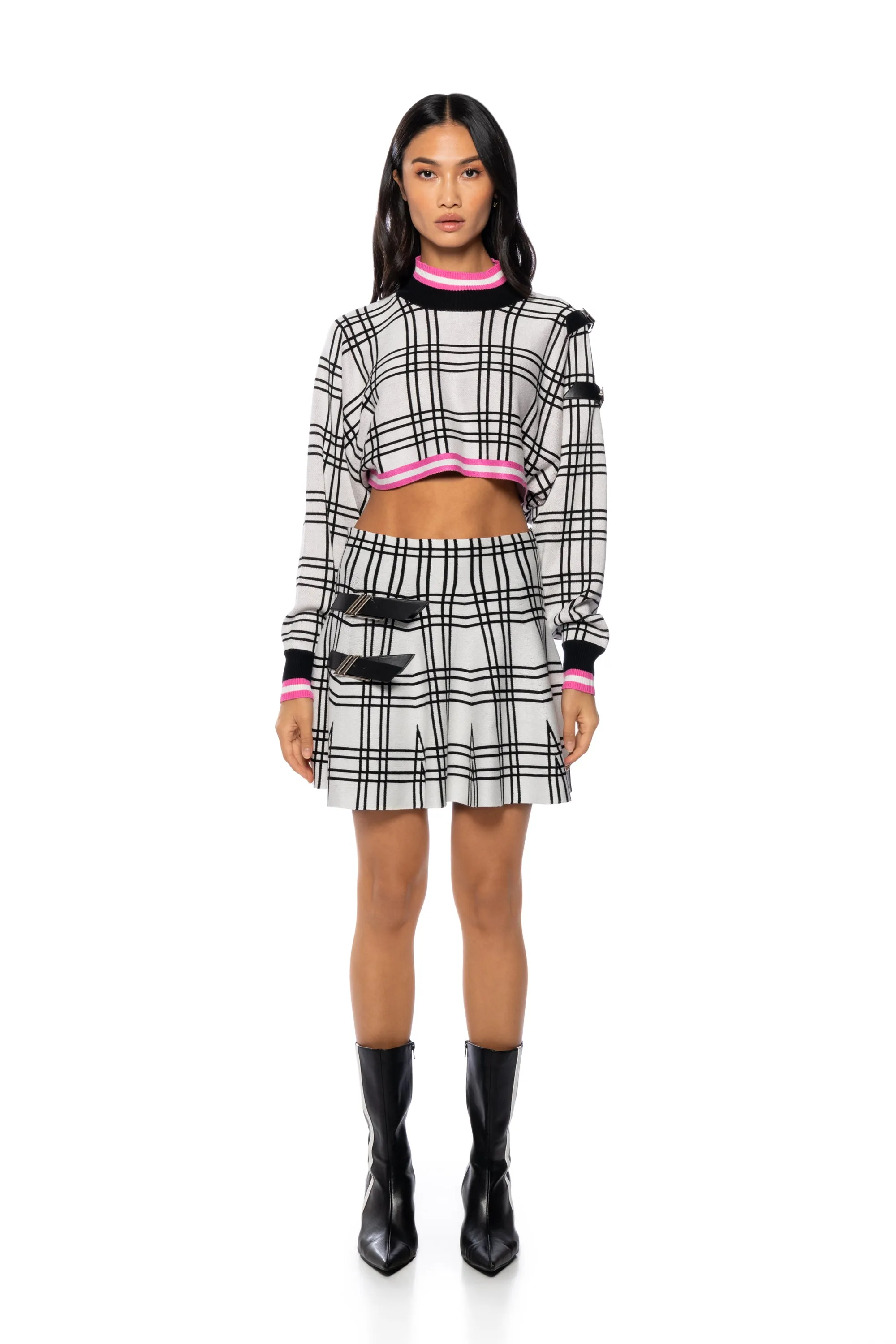 ALL EYES ON ME BUCKLE DETAIL KNIT MINI SKIRT