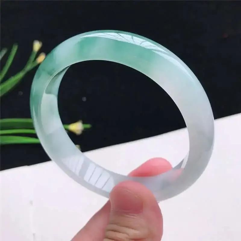 Ice-like Highest-Ranking Imperial Concubine Oval Floating Flowers Jade Bracelet
