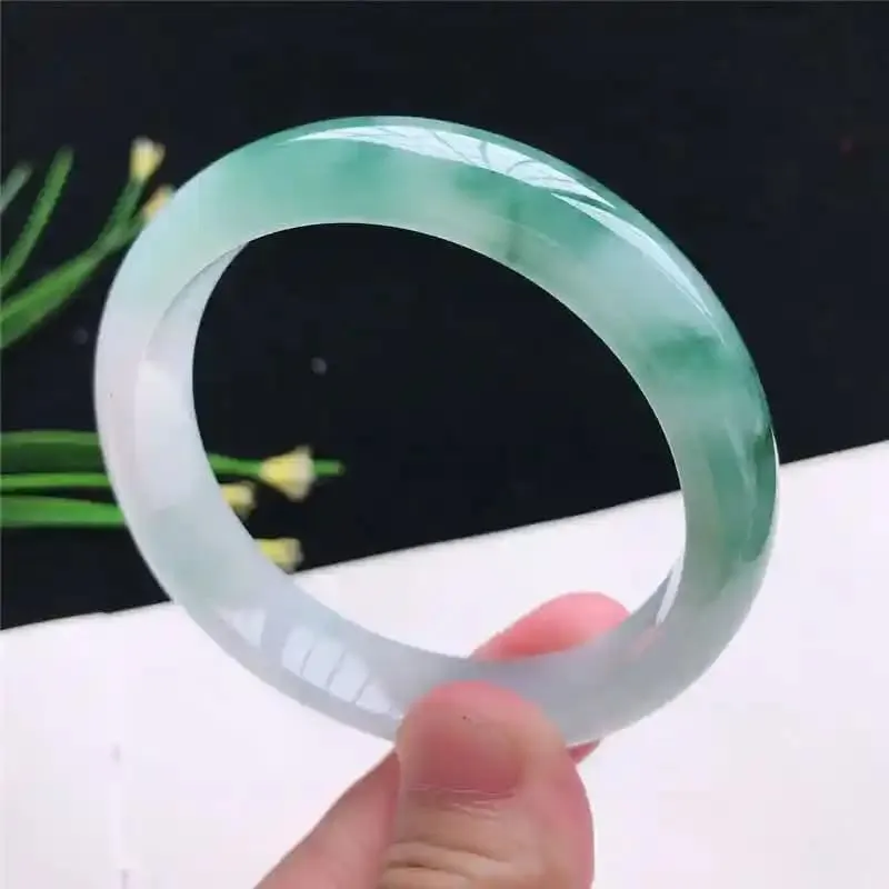 Ice-like Highest-Ranking Imperial Concubine Oval Floating Flowers Jade Bracelet