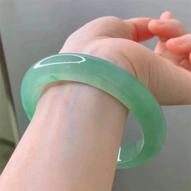Natural Myanmar -like Bright Oil High Ice Transparent Green Jade Bracelet