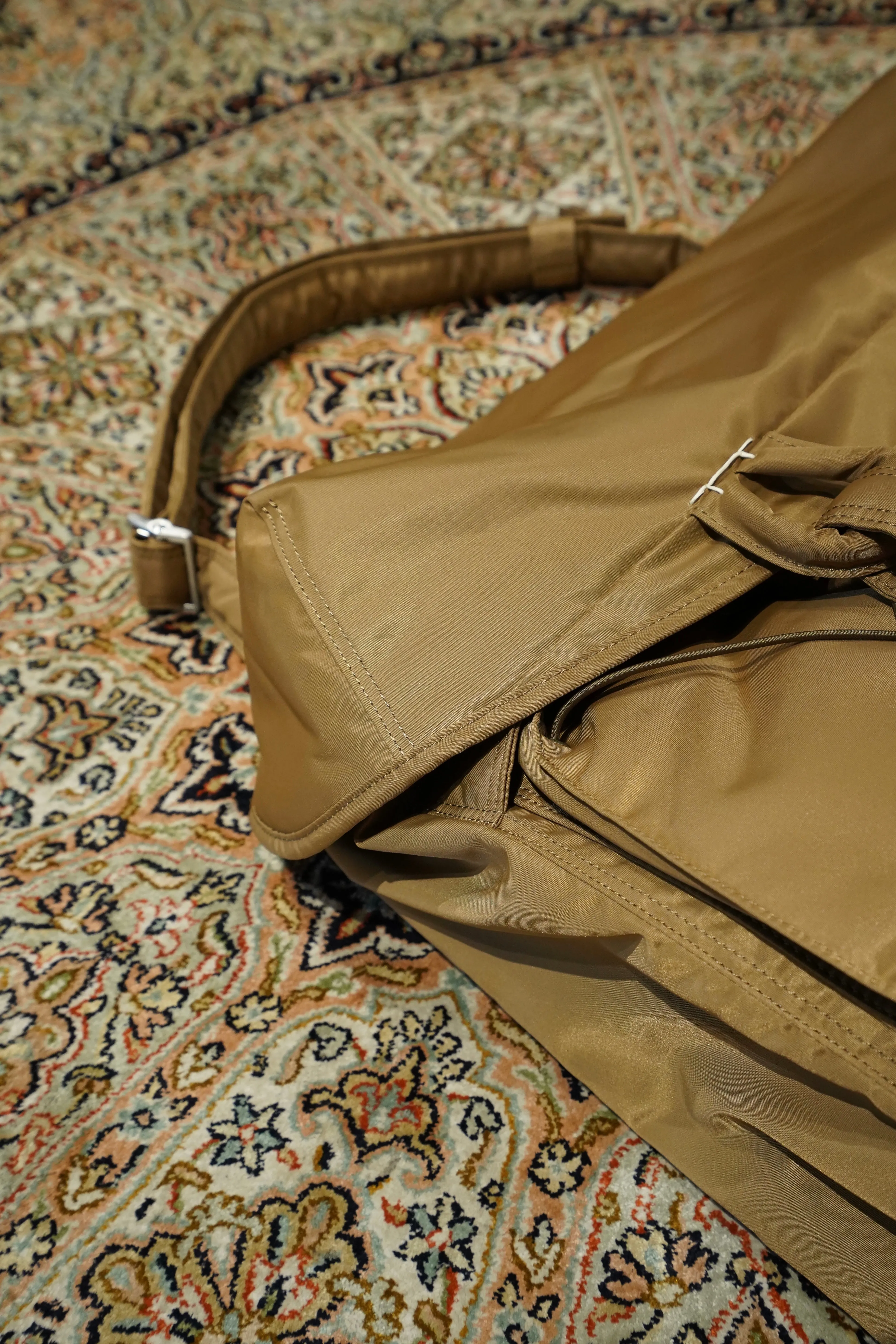 SAGAN VIENNA MESSENGER BAG (COYOTE BROWN)