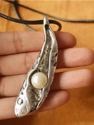 Vintage Pea pod Necklace